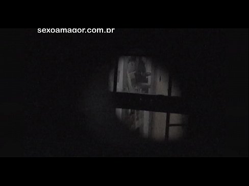 ❤️ Blondie filmohet fshehurazi nga një soditës i lagjes i fshehur pas tullave të zbrazëta ❤️❌ Porno në pornografi sq.villagesexvideos.ru ️❤