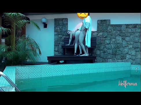 ❤️ Bosi fton shërbëtoren në pishinë, por nuk mundi t'i rezistonte një nxehtësie ❤️❌ Porno në pornografi sq.villagesexvideos.ru ️❤