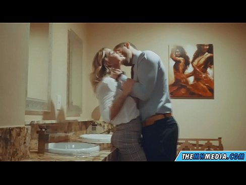 ❤️ Kur një bjonde me bukë ju josh në një banjë publike ❤️❌ Porno në pornografi sq.villagesexvideos.ru ️❤